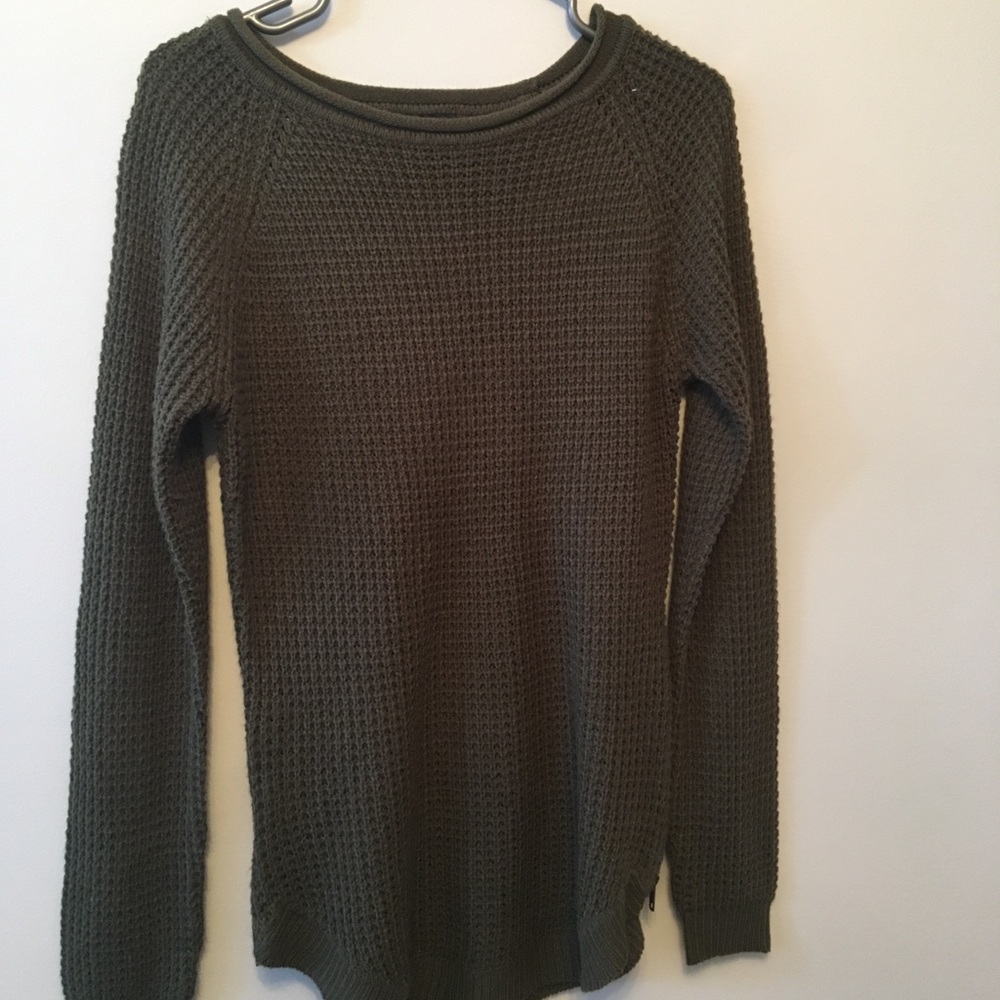 Ribbed army green sweater